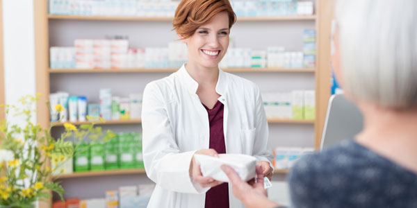 ¿Cuál es la tarea de un auxiliar de farmacia?